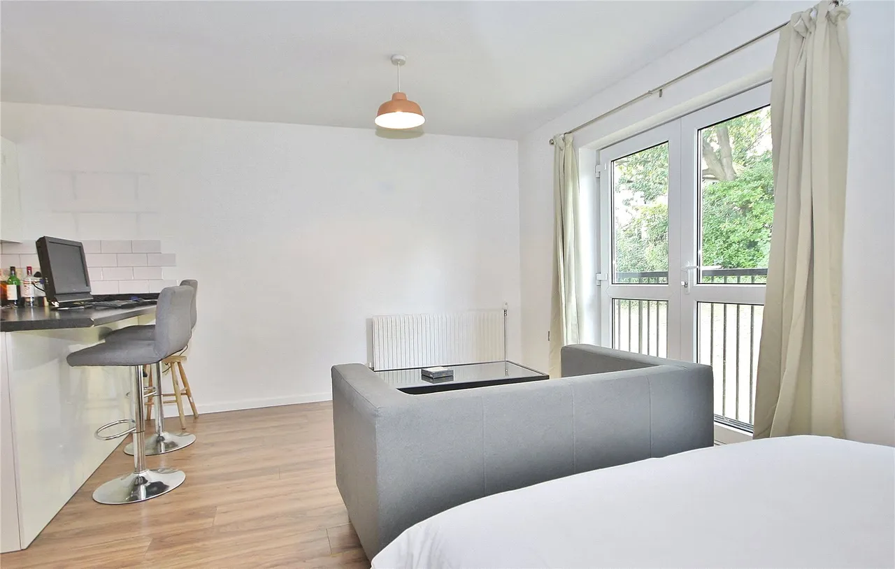 Apple Trees Place, Woking, GU22, photo 5