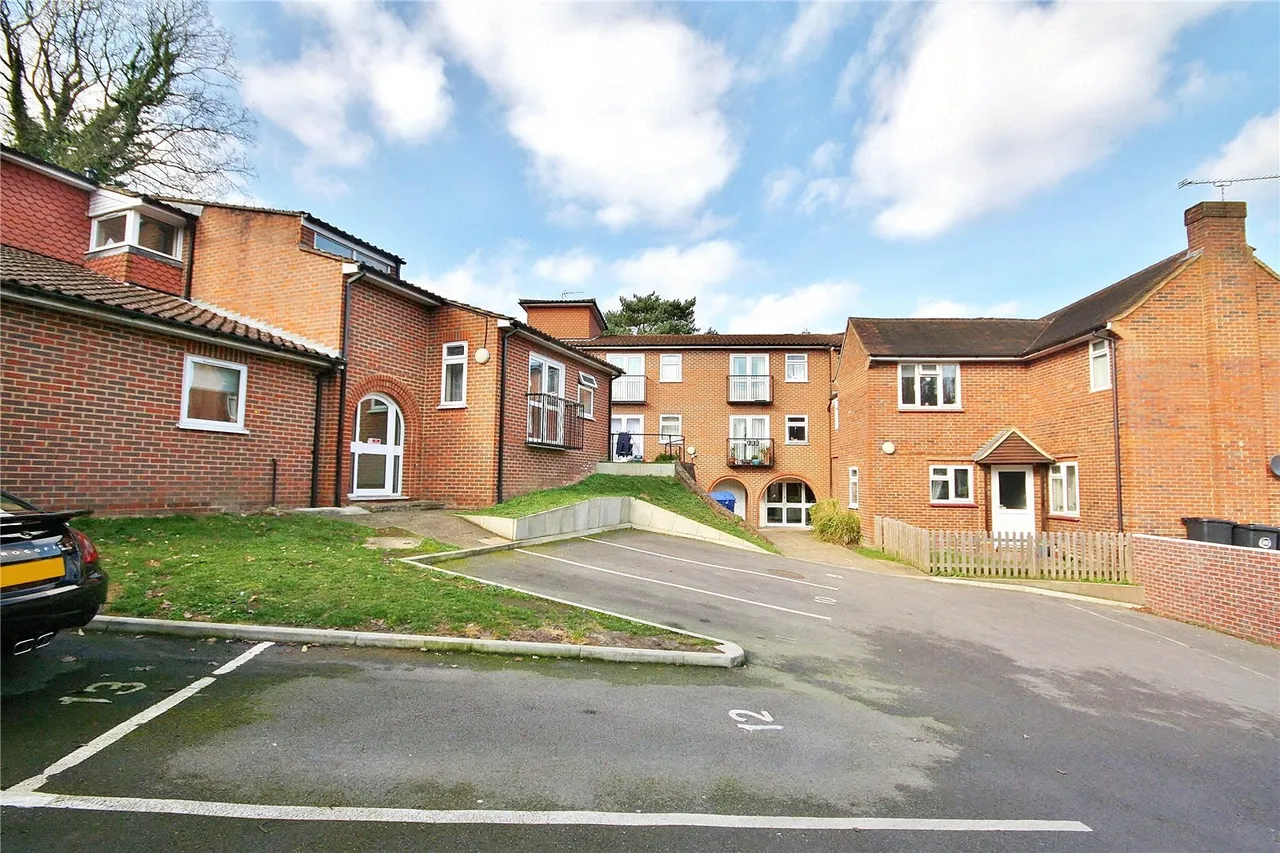 flat for sale, Apple Trees Place, Woking, GU22