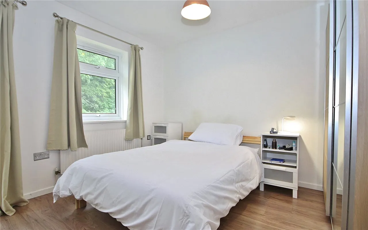 Apple Trees Place, Woking, GU22, photo 4