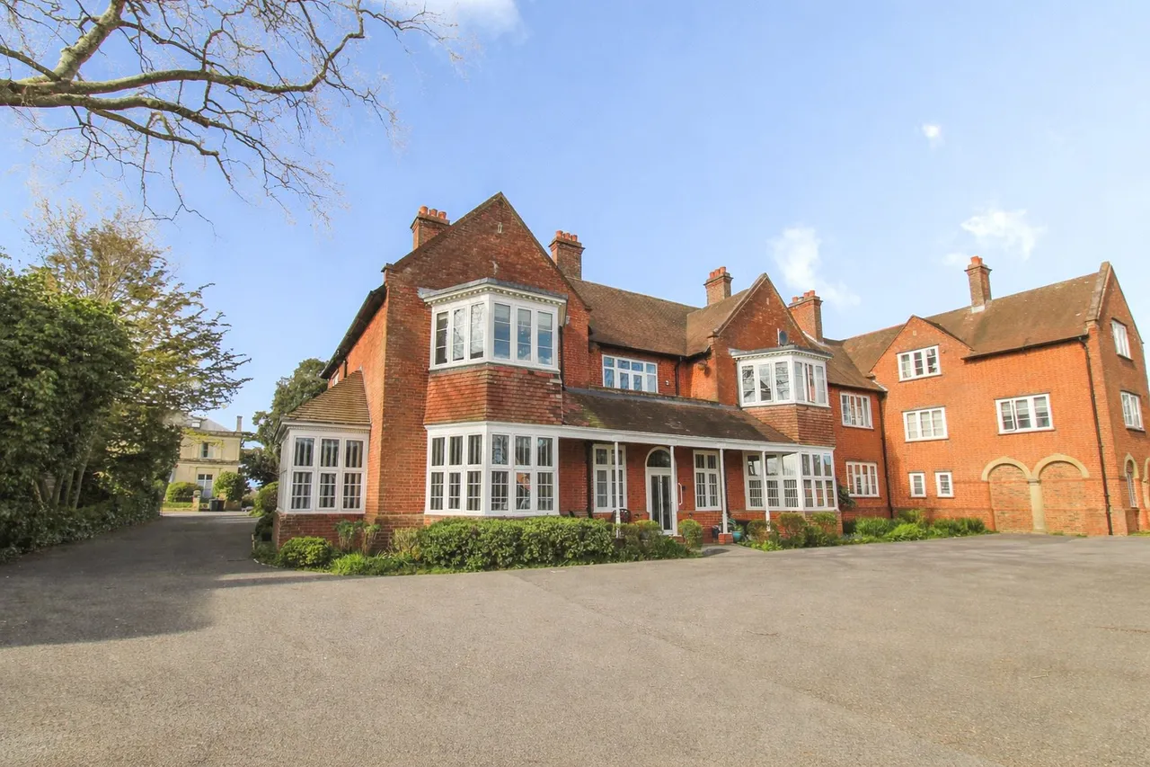 Hilperton Road, Wiltshire, photo 16