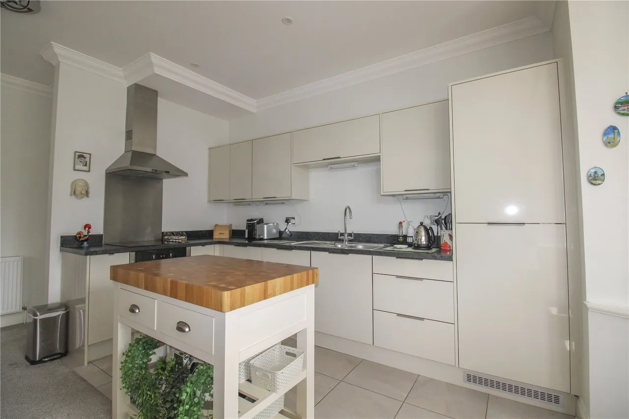 Hilperton Road, Wiltshire, photo 3