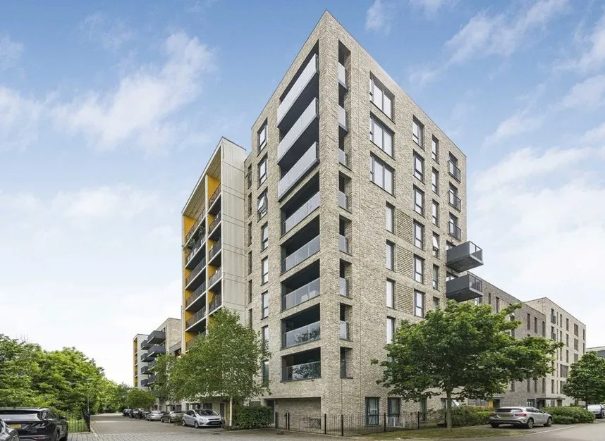 3 bed flat for sale — Chronicle Avenue, Colindale, NW9