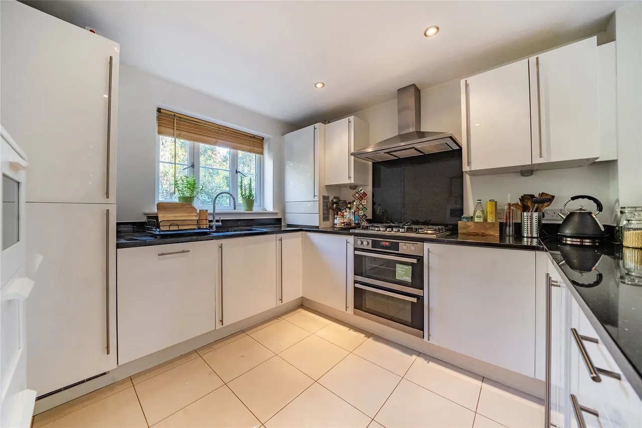 Holt Close, Chislehurst, BR7, photo 2