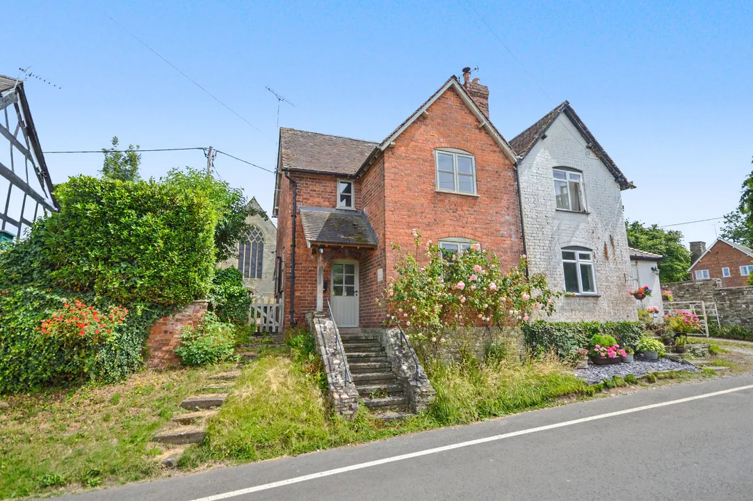 2 bed house for sale — Court House Cottages, Market Square, Leominster, Herefordshire