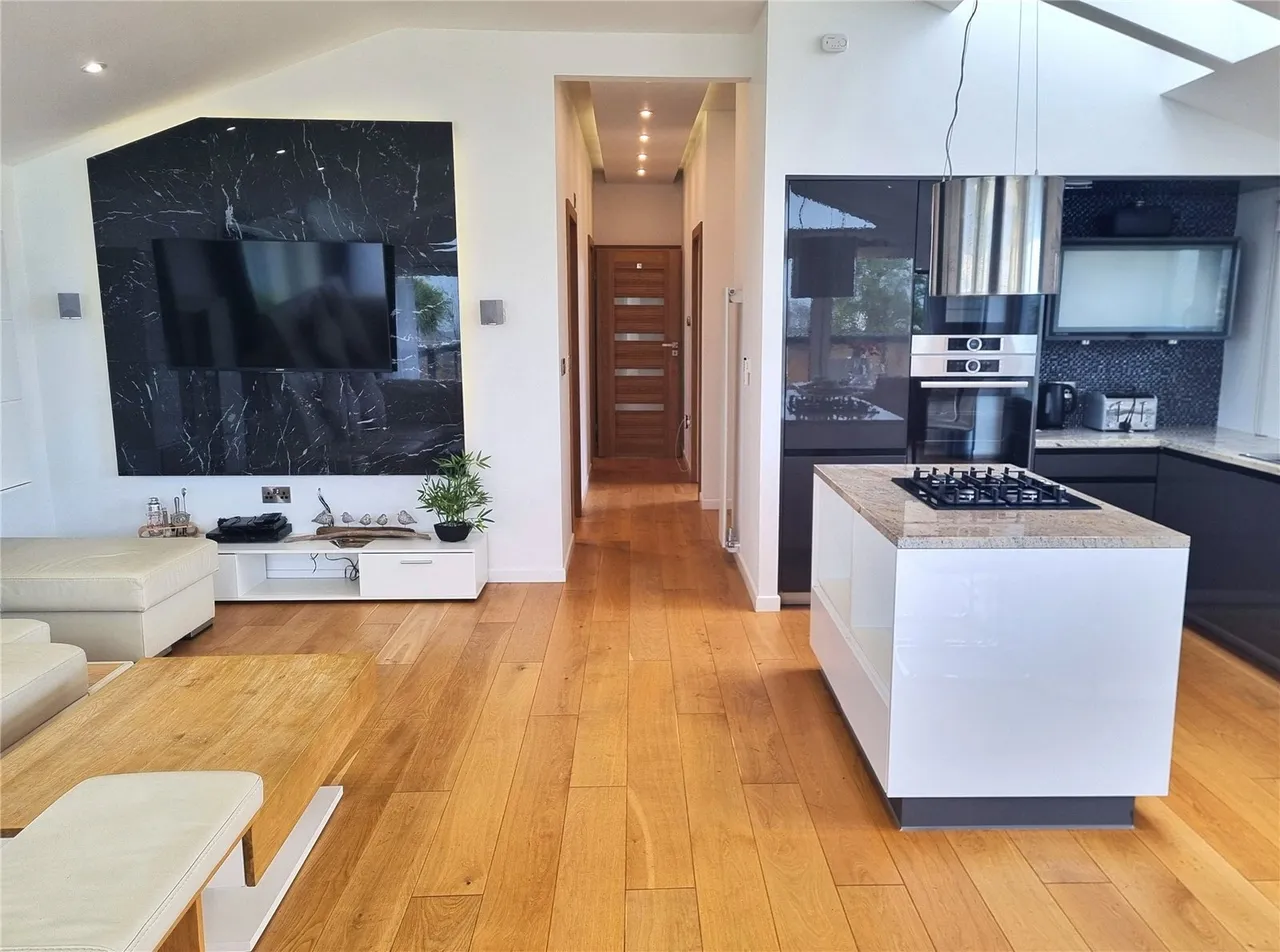 Llanon, SY23, photo 9