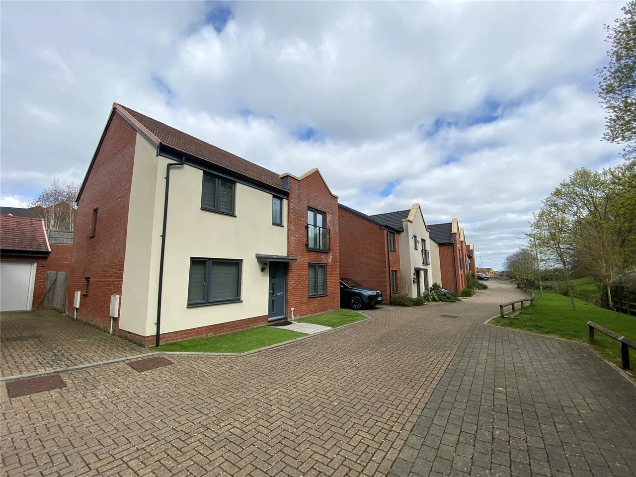 4 bed house for sale — Christ Church Gardens, Basingstoke, Hampshire, RG24 9QP