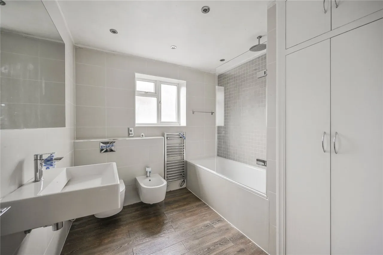 Warwick Road, London, N11, photo 9