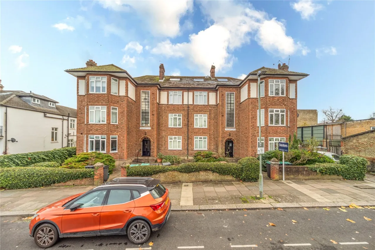 Warwick Road, London, N11, photo 12