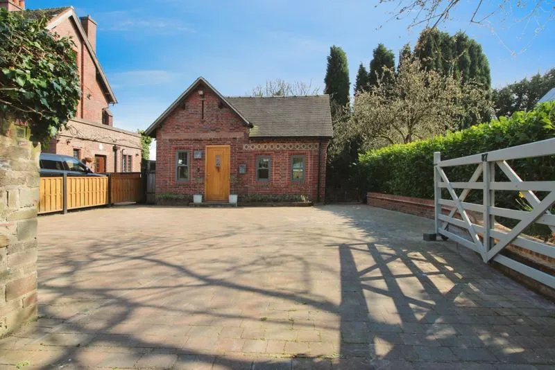 2 bed house for sale, Stonnall Road, Aldridge, WS9