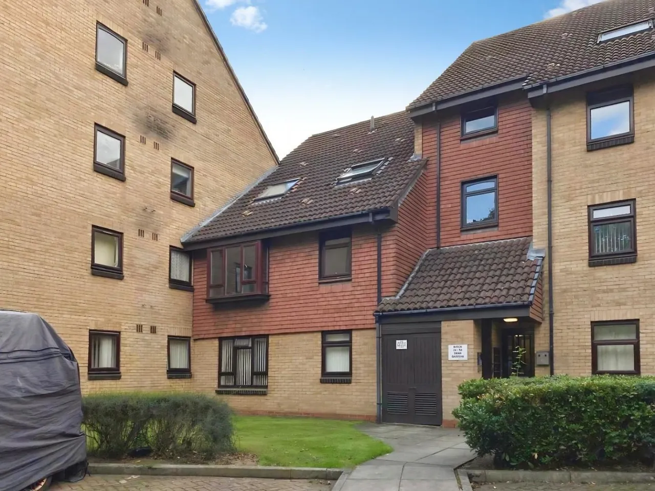 2 bed flat for sale — Swan Gardens, Birmingham