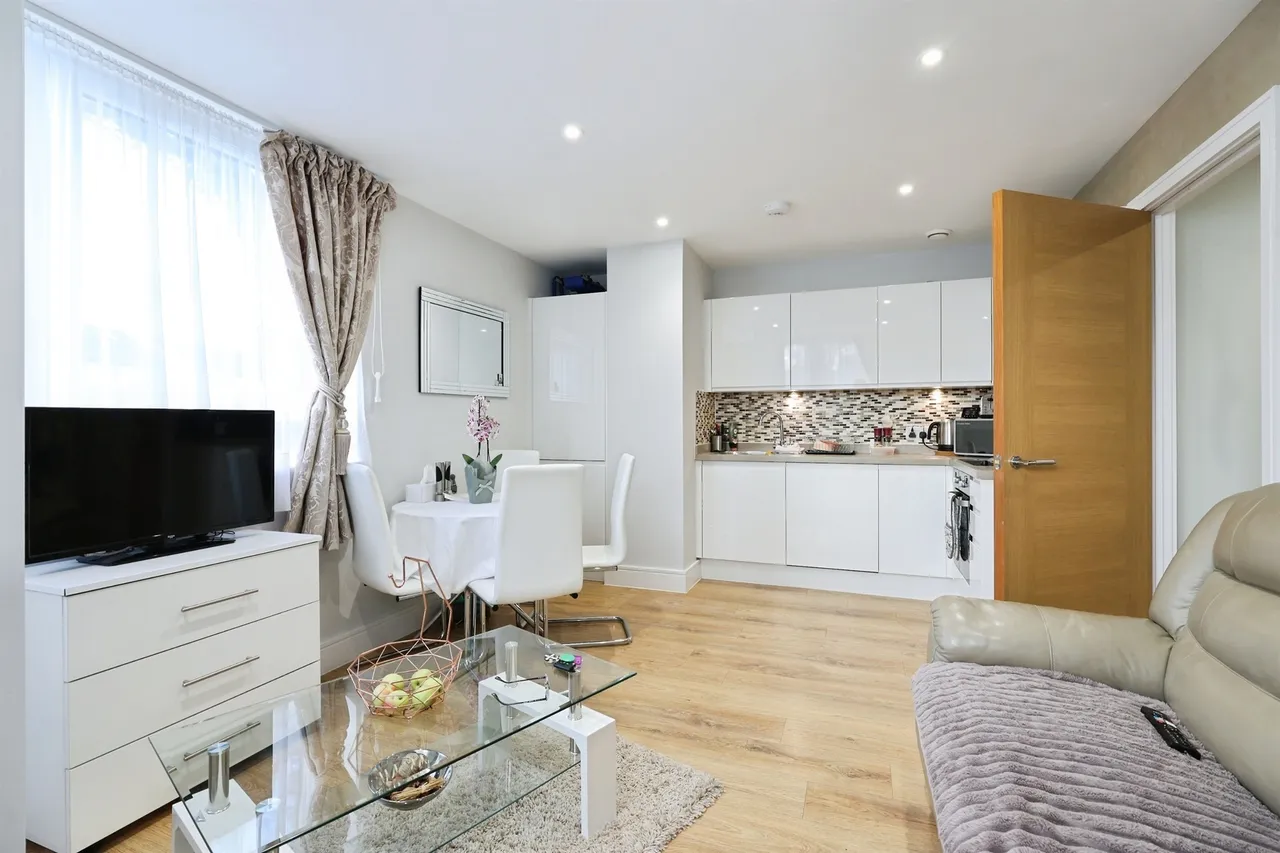 Desborough Road, High Wycombe, HP11, photo 6