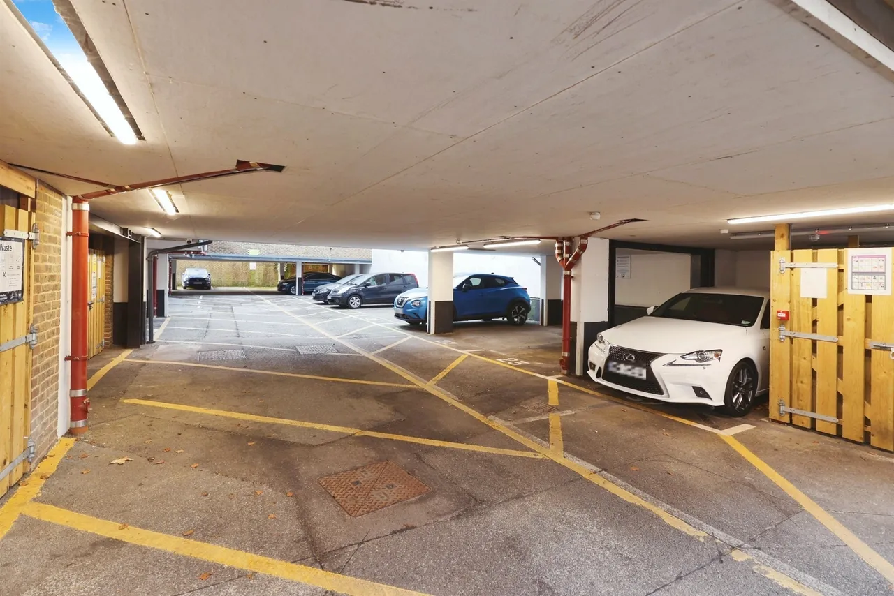 Desborough Road, High Wycombe, HP11, photo 8