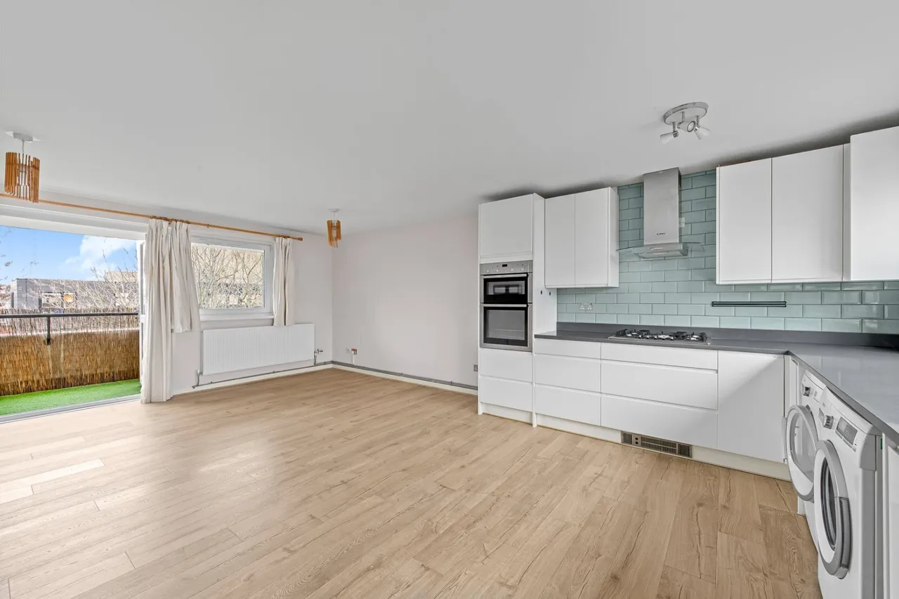 Ericcson Close, London, SW18, photo 2