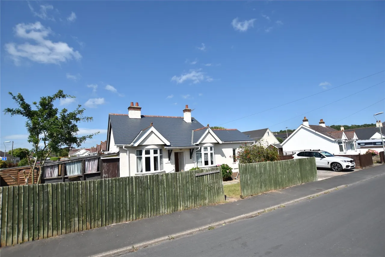 3 bed property for sale — New Park Road, Kingsteignton, Newton Abbot, Devon, TQ12