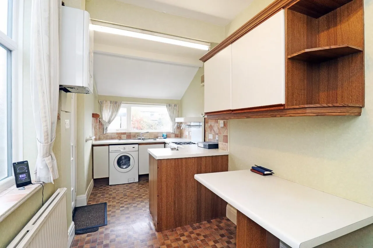 Beeston Avenue, Timperley, Cheshire WA15 7RU, photo 3
