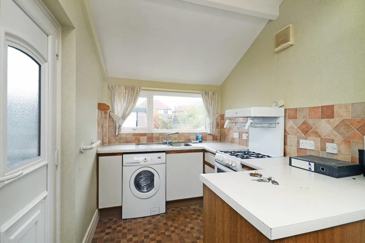 Beeston Avenue, Timperley, Cheshire WA15 7RU, photo 16