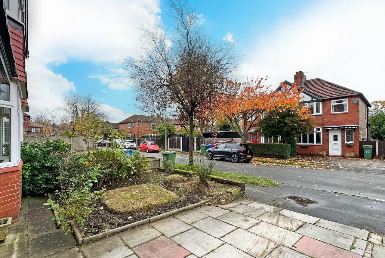 Beeston Avenue, Timperley, Cheshire WA15 7RU, photo 8