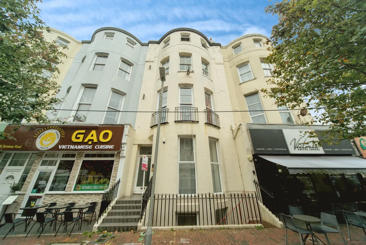 1 bed flat for sale, Terminus Road, Eastbourne, BN21