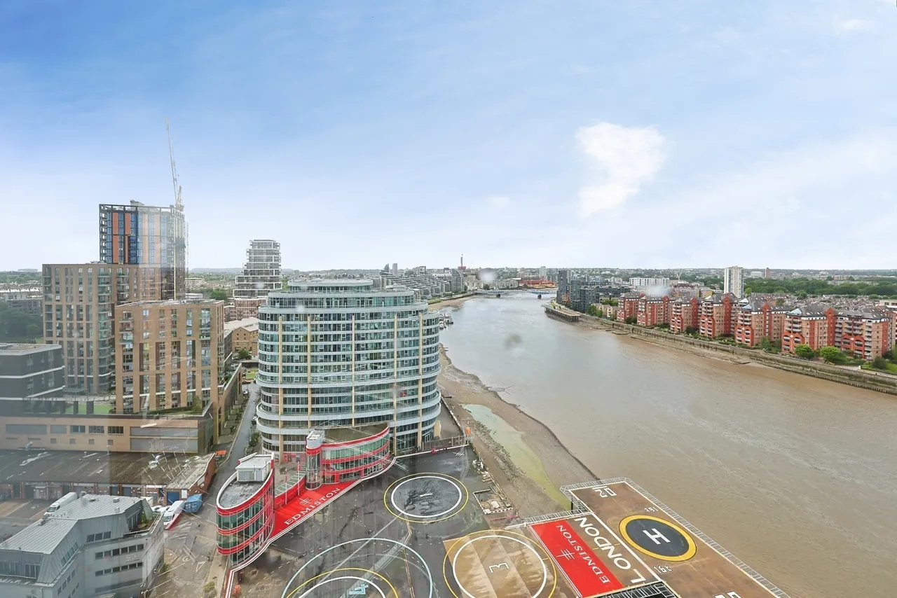 Lombard Road, London, SW11, photo 10