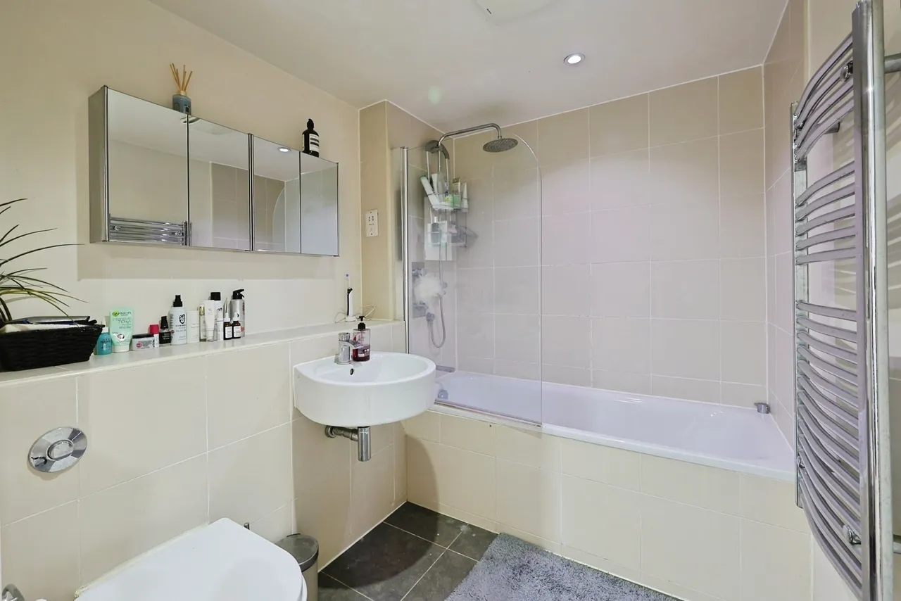 Lombard Road, London, SW11, photo 16