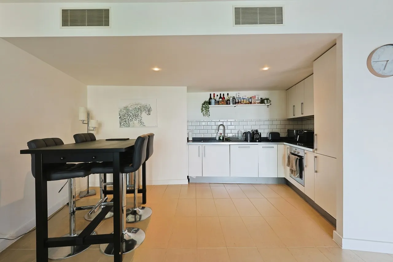 Lombard Road, London, SW11, photo 15