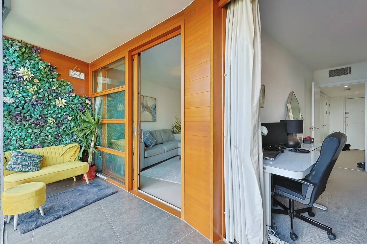 Lombard Road, London, SW11, photo 9