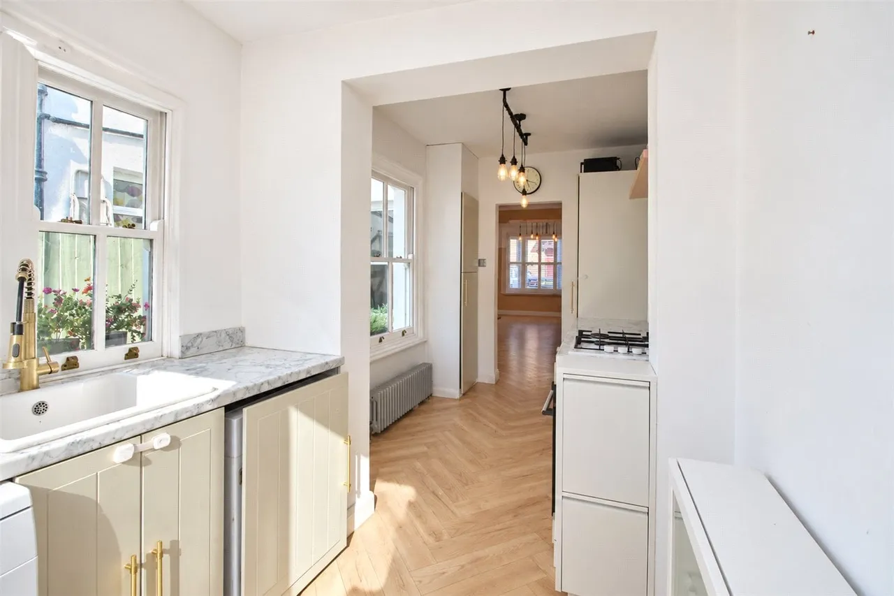 Uttons Avenue, Leigh-on-Sea, Essex, SS9, photo 6