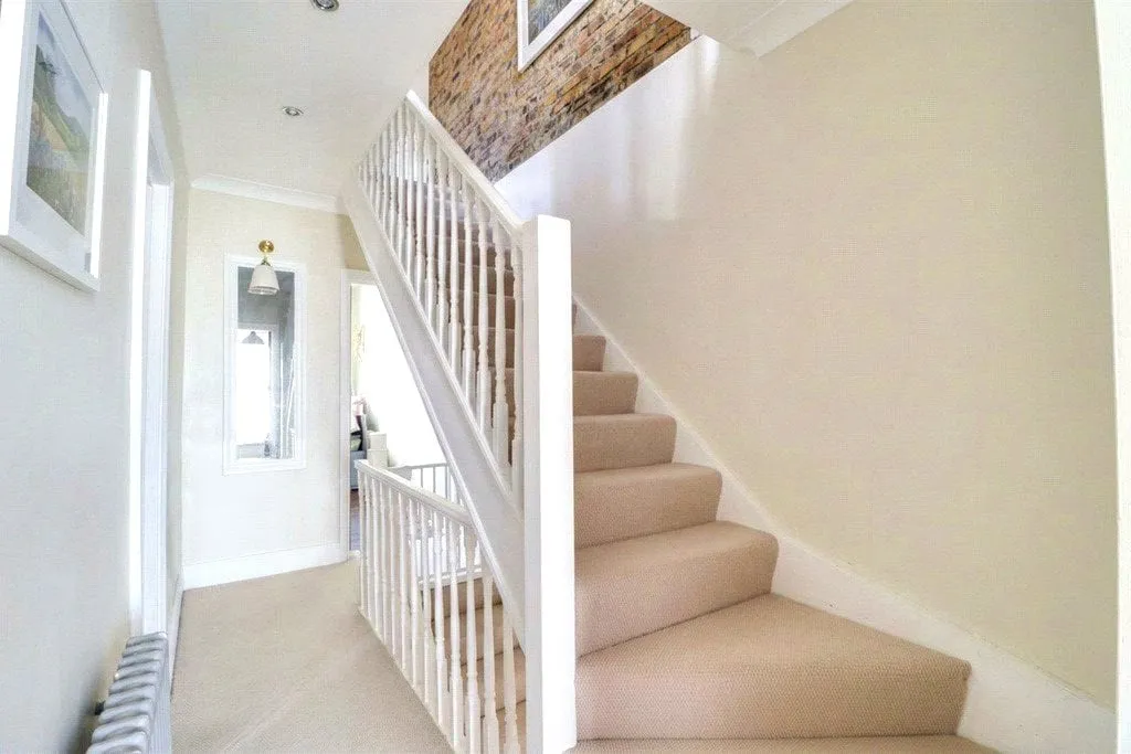 2 bed house for sale — Uttons Avenue, Leigh-on-Sea, Essex, SS9