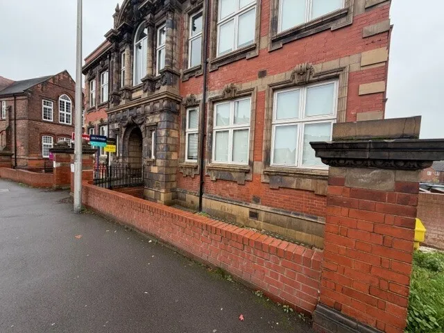 1 bed flat to rent, The Saddles, B66