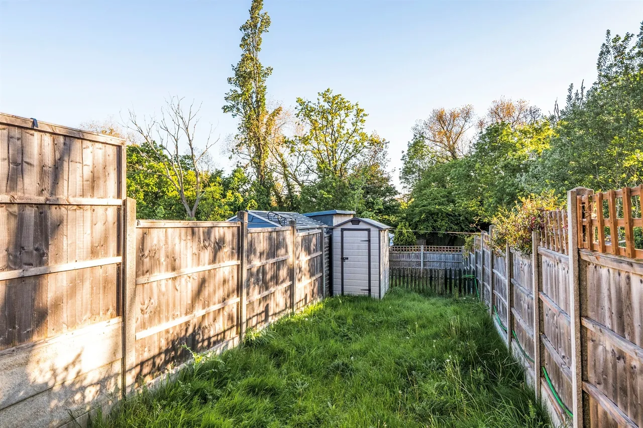 Marlborough Close, London, photo 4
