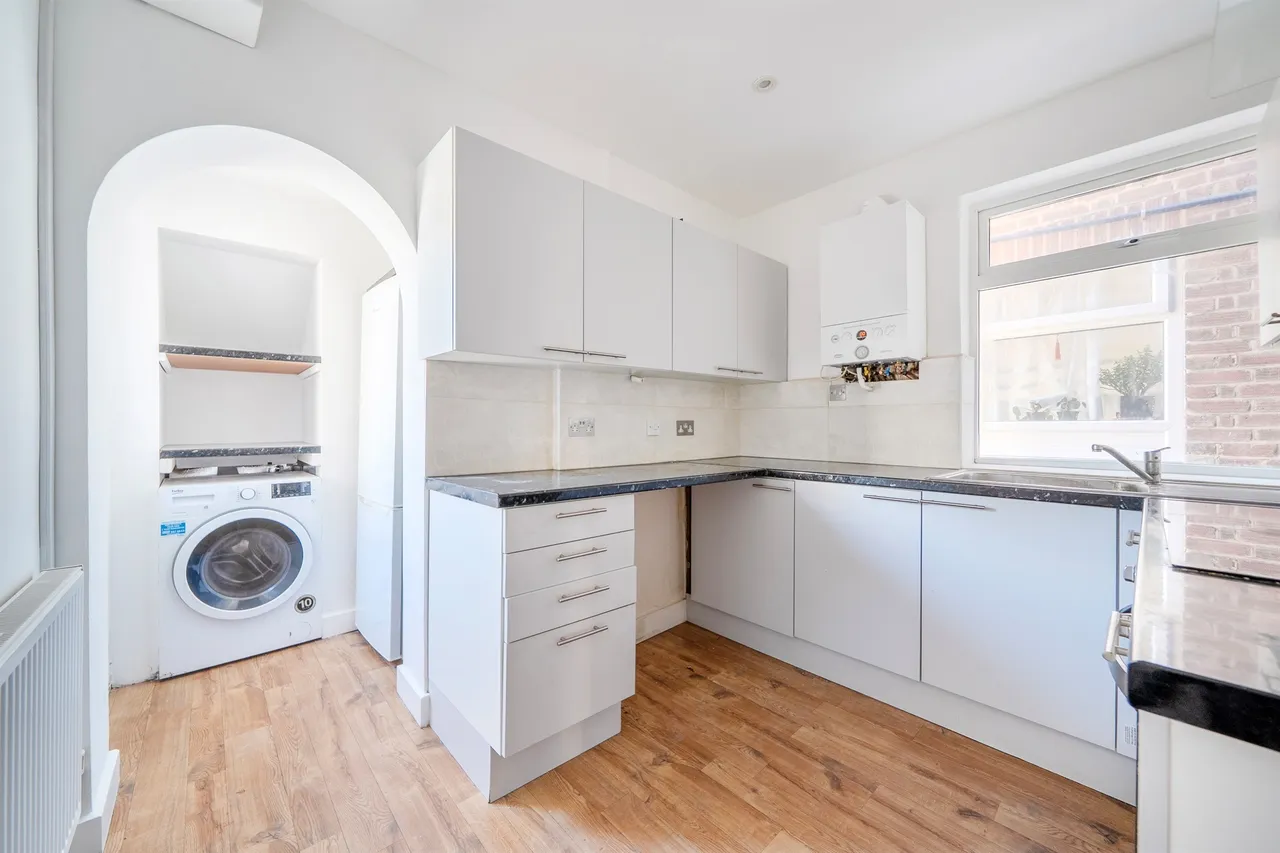 Marlborough Close, London, photo 2