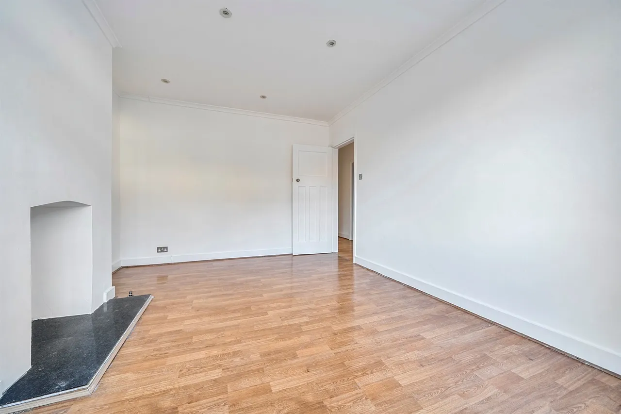 Marlborough Close, London, photo 11