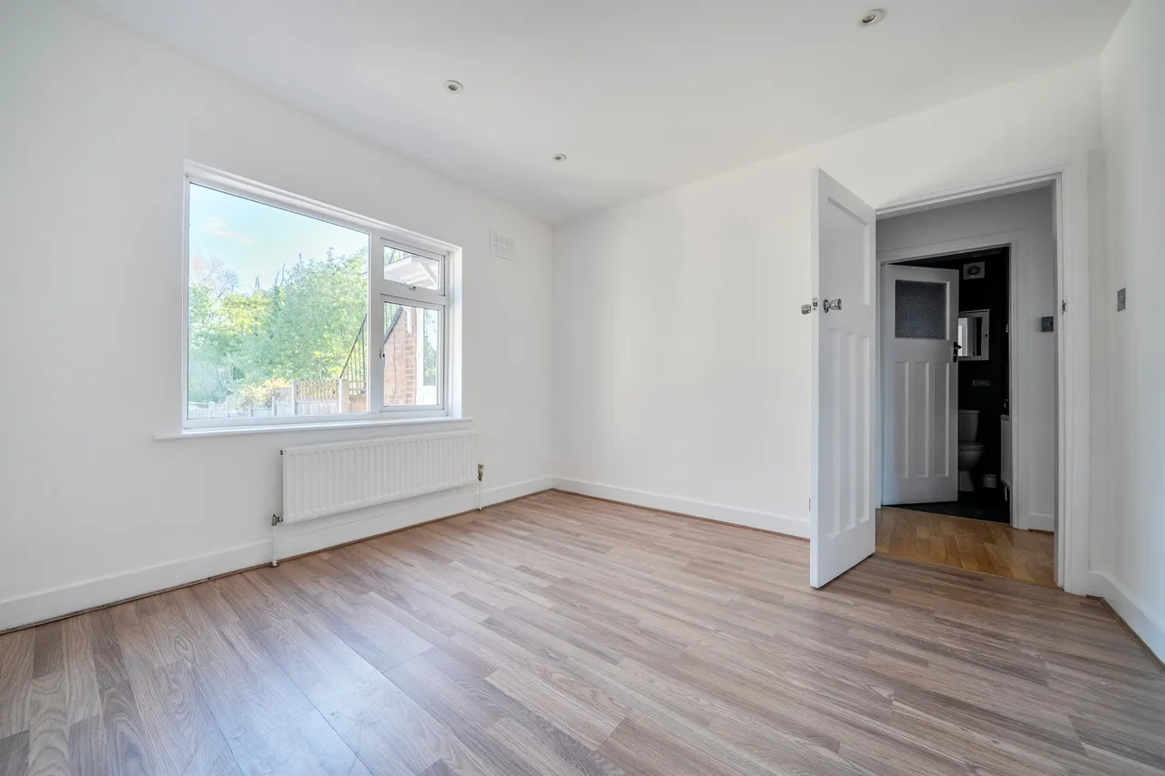 Marlborough Close, London, photo 10