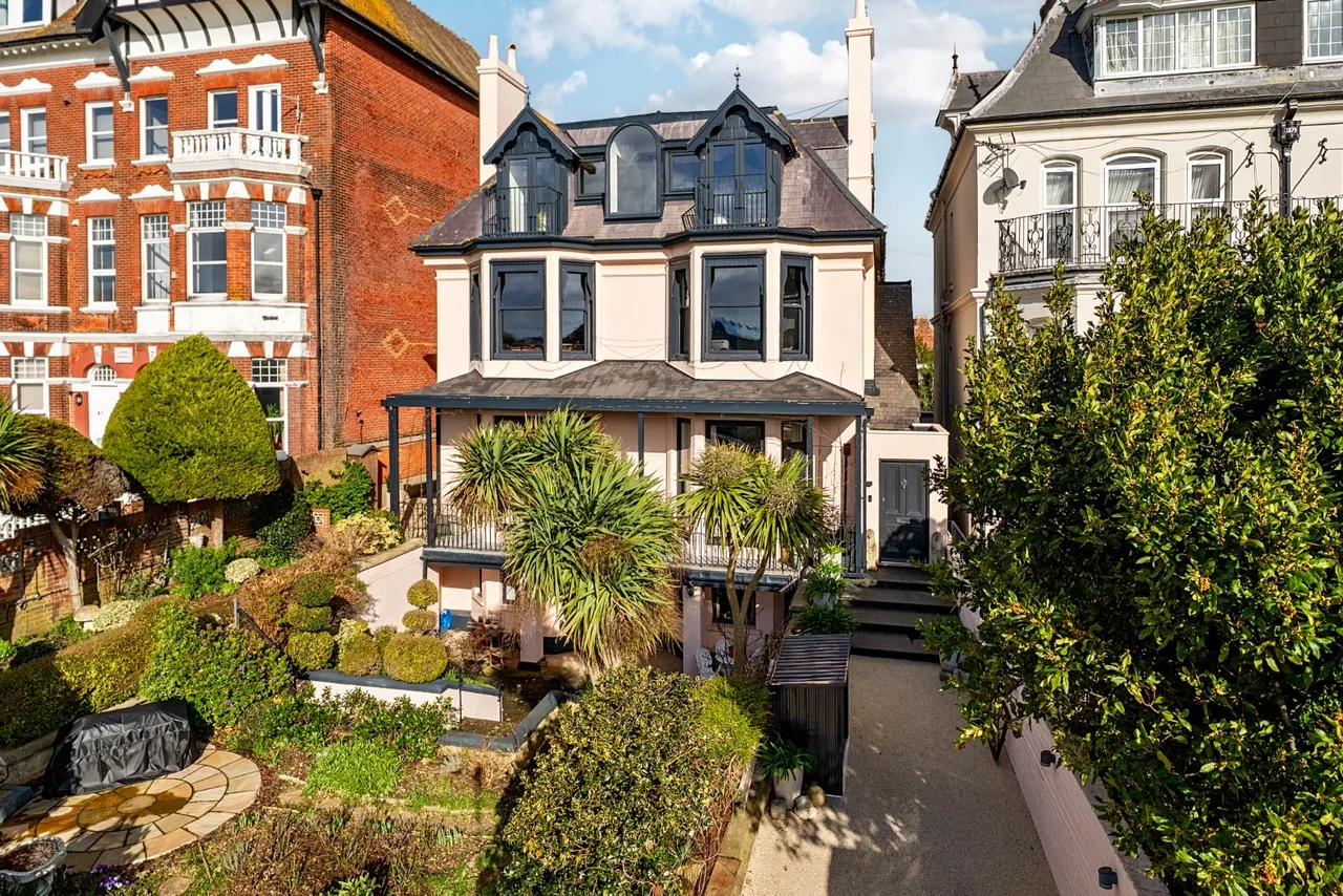 2 bed flat for sale, South Parade, Southsea, PO5