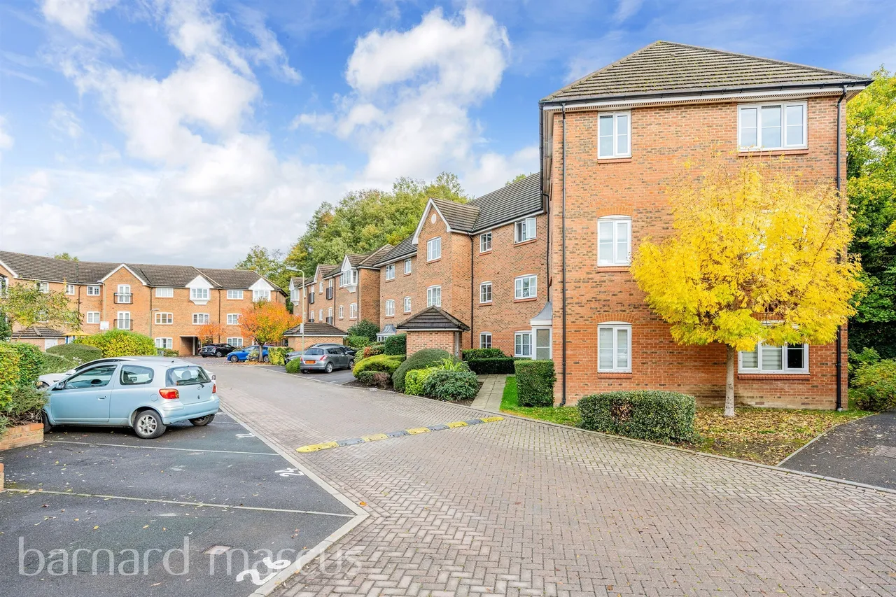 2 bed flat for sale — Rydons Way, Redhill
