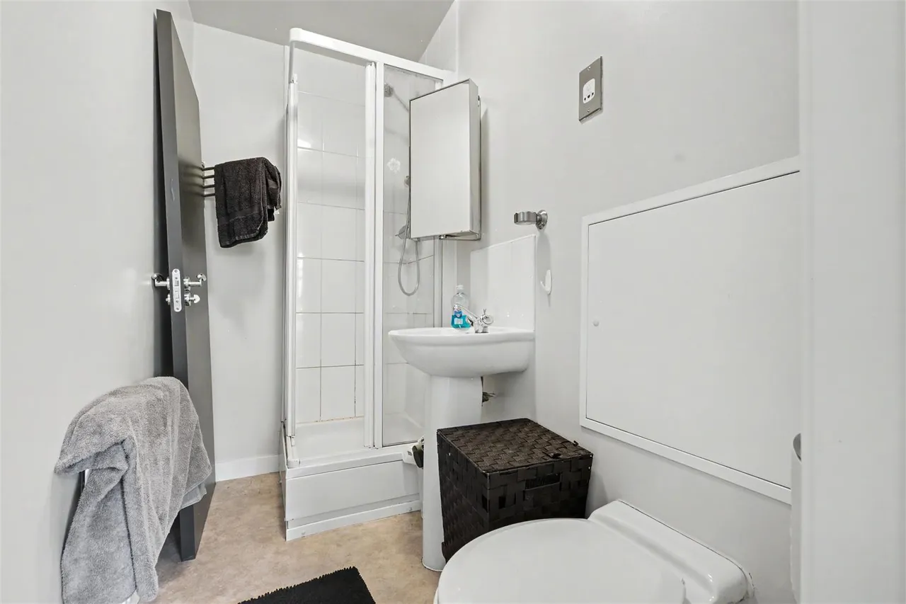 Binding Close, Nottingham, NG5, photo 4