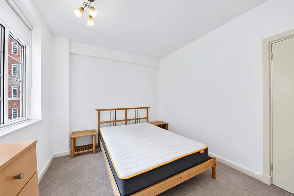 Hammersmith Road, London, W6, photo 5