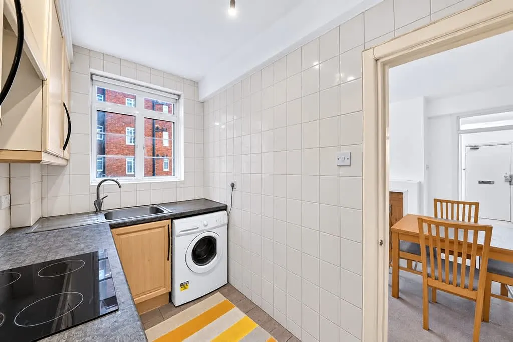 Hammersmith Road, London, W6, photo 6
