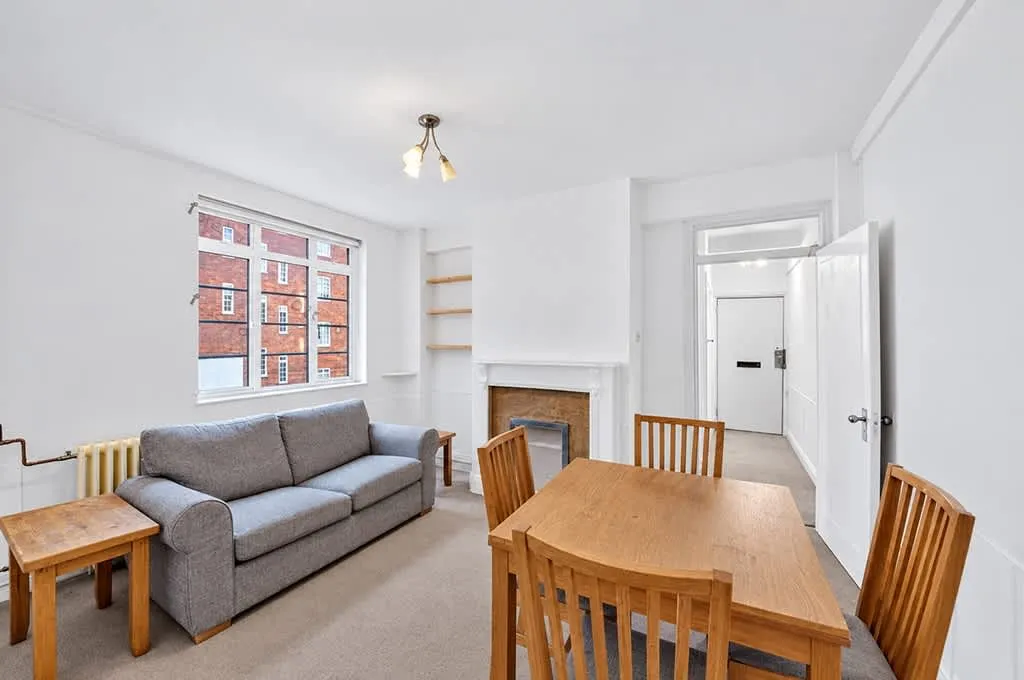 Hammersmith Road, London, W6, photo 4