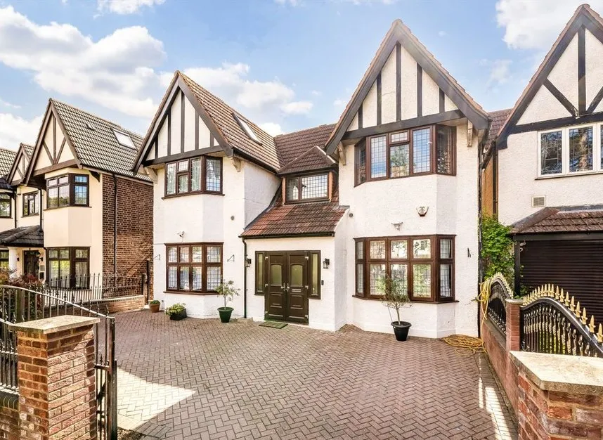 6 bed house for sale — Jersey Road, Hounslow, TW5