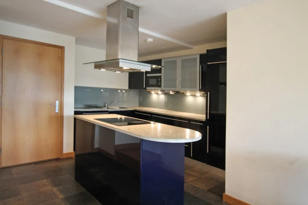3 bed flat to rent, Salts Mill Road, Shipley, BD17