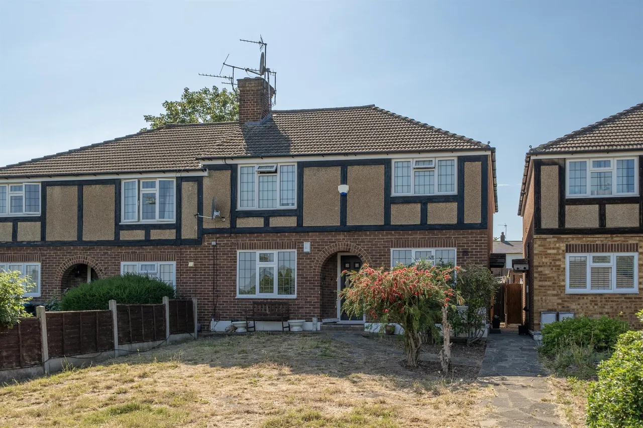 2 bed flat for sale — Monks Close, Enfield