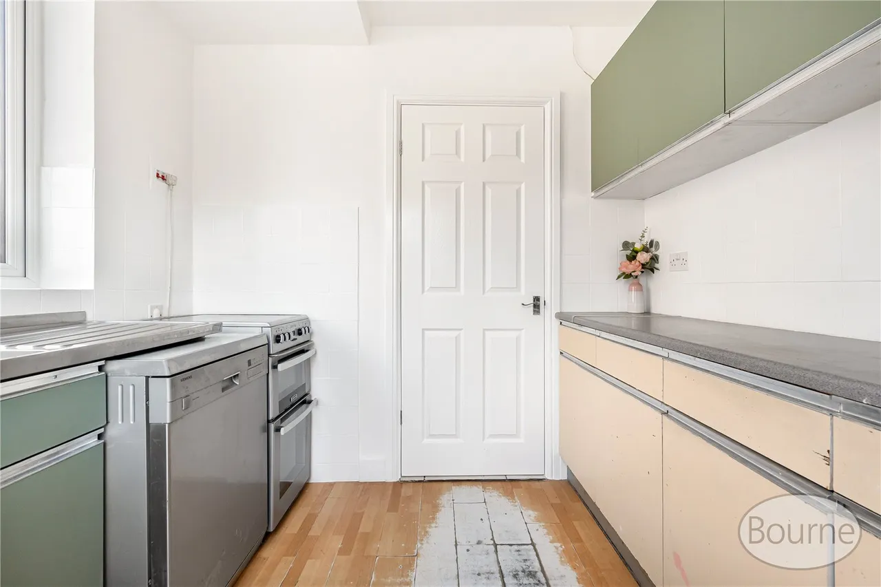 Rydes Hill Road, Guildford, GU2, photo 13