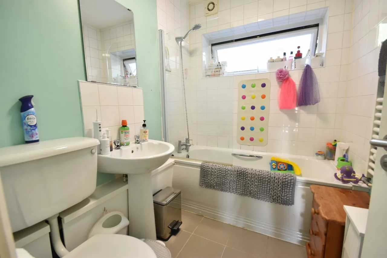 Skipton Way, Horley, RH6, photo 7