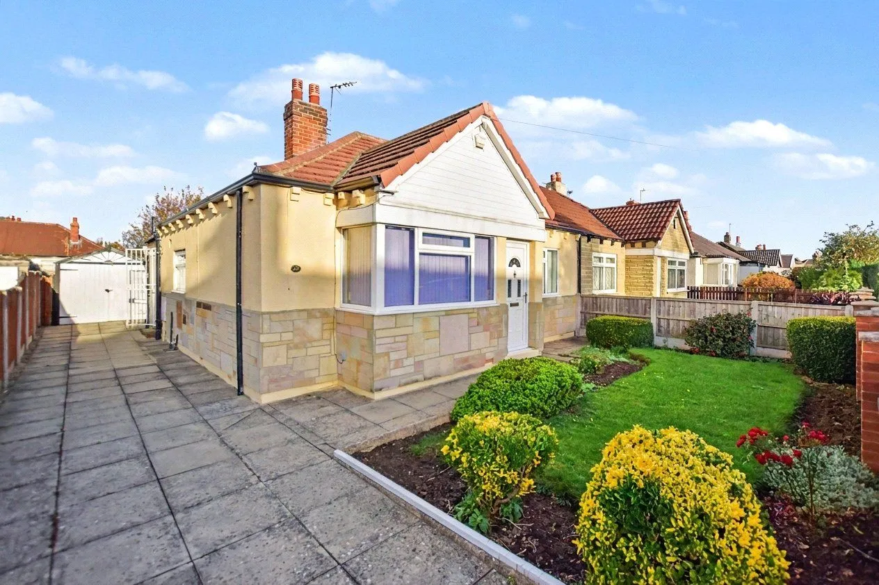 2 bed house for sale, Oak Road, Leeds, LS15