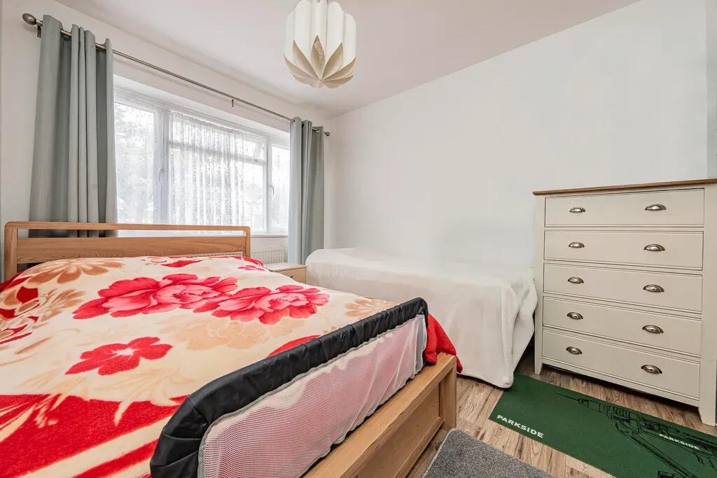 Sandown Way, Northolt, UB5, photo 19