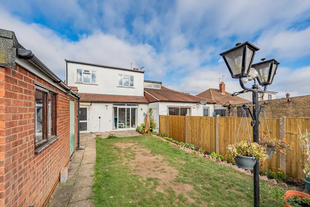 Sandown Way, Northolt, UB5, photo 12