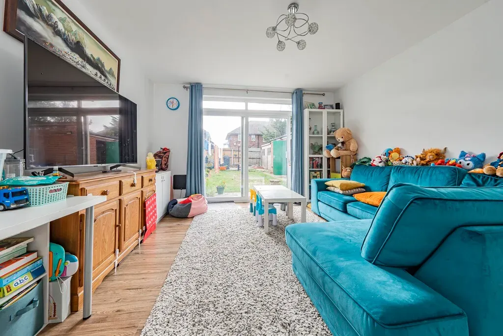 Sandown Way, Northolt, UB5, photo 16