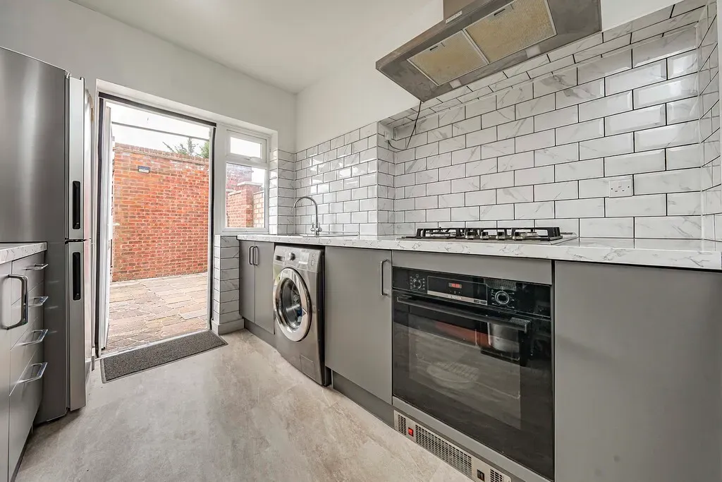 Sandown Way, Northolt, UB5, photo 4