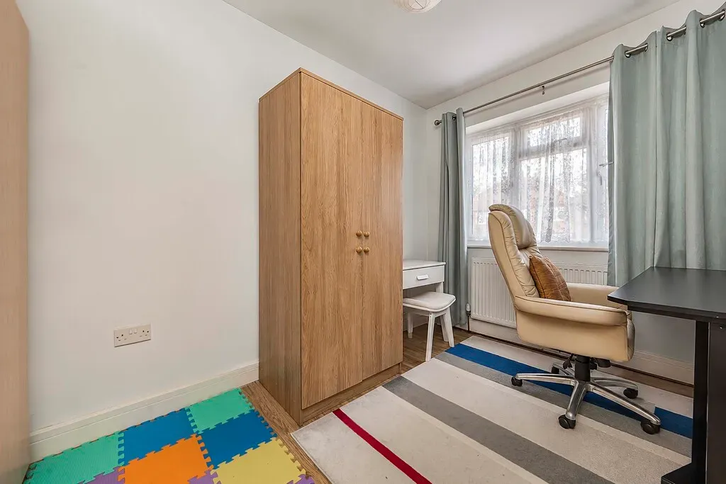 Sandown Way, Northolt, UB5, photo 24